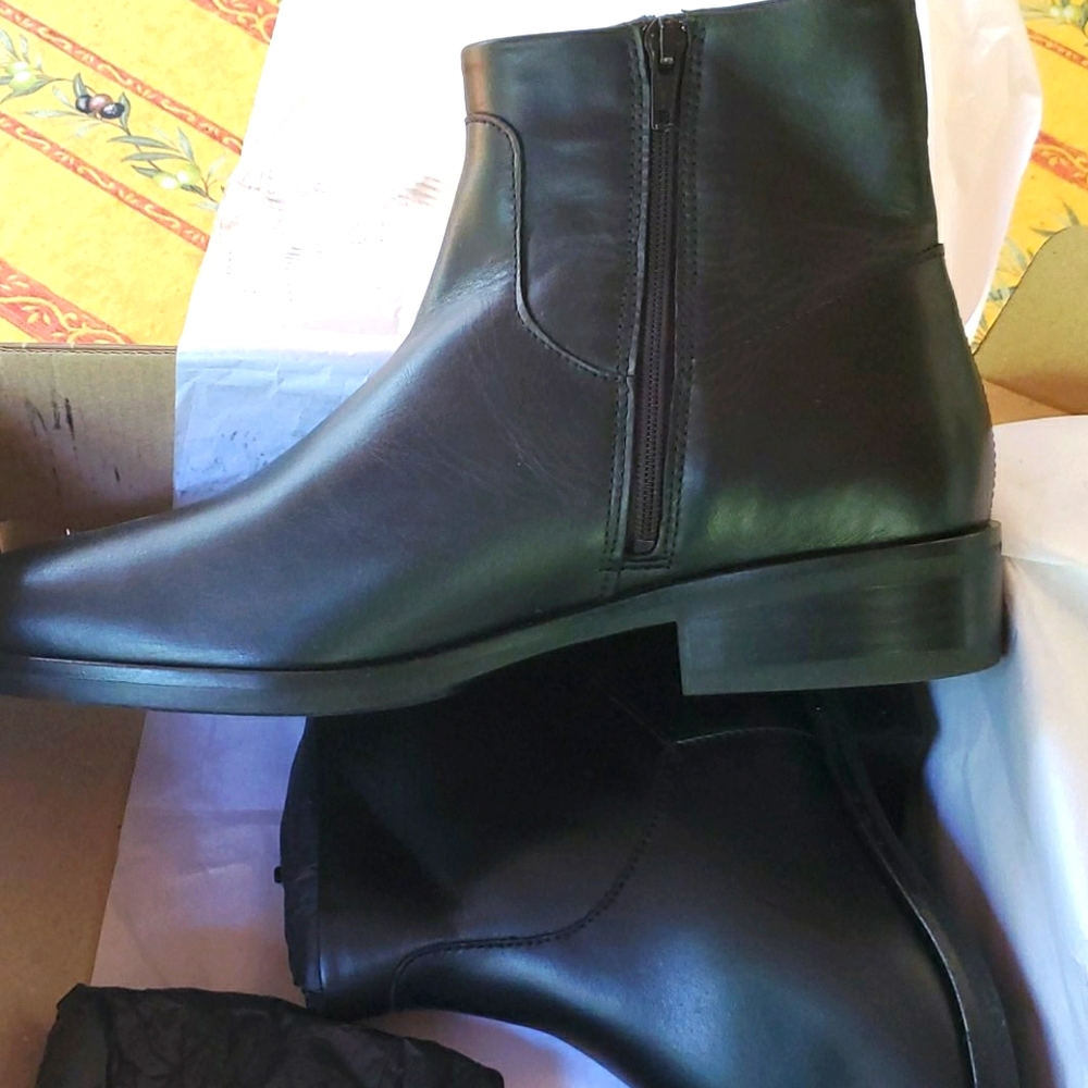 Clarks ankle boots NIB 10M